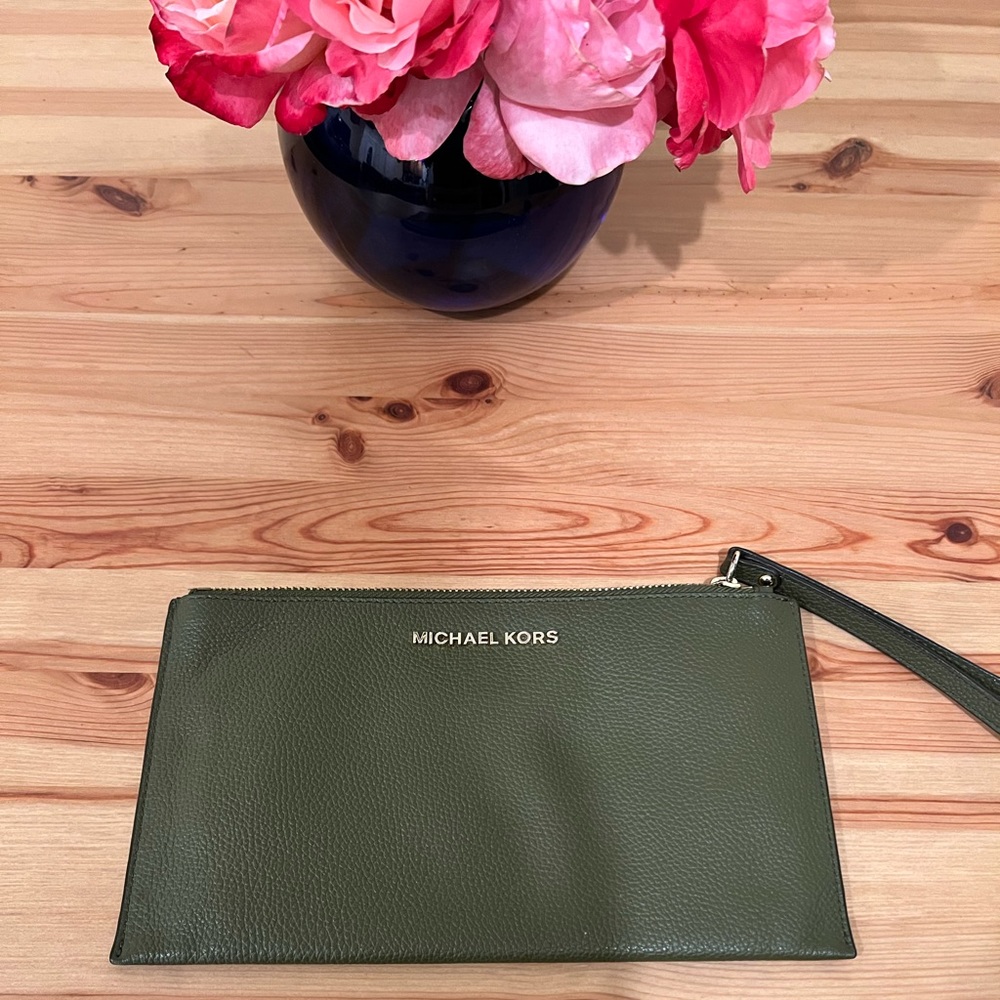 Micheal Kors Wristlet